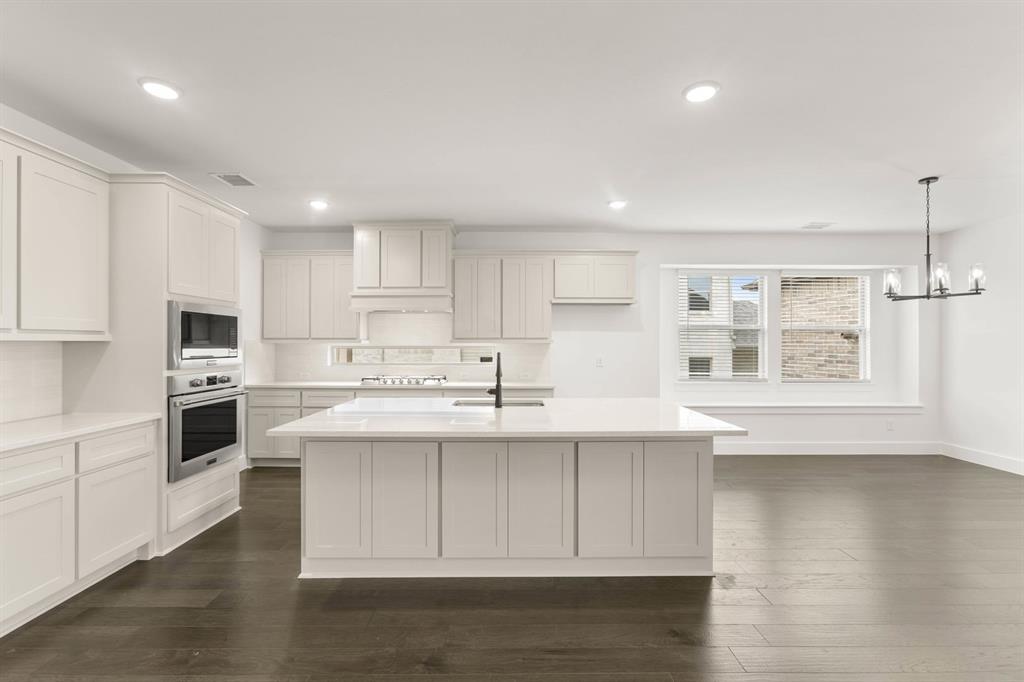 412 Newpark Boulevard Property Photo 10