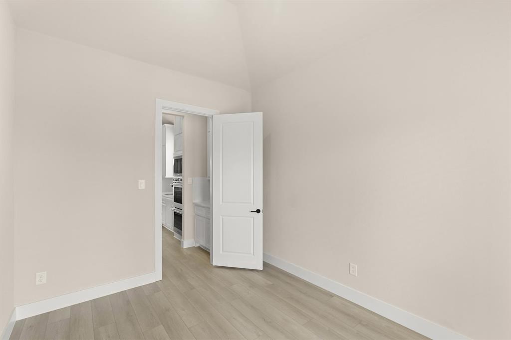 513 Pond Springs Drive Property Photo 11