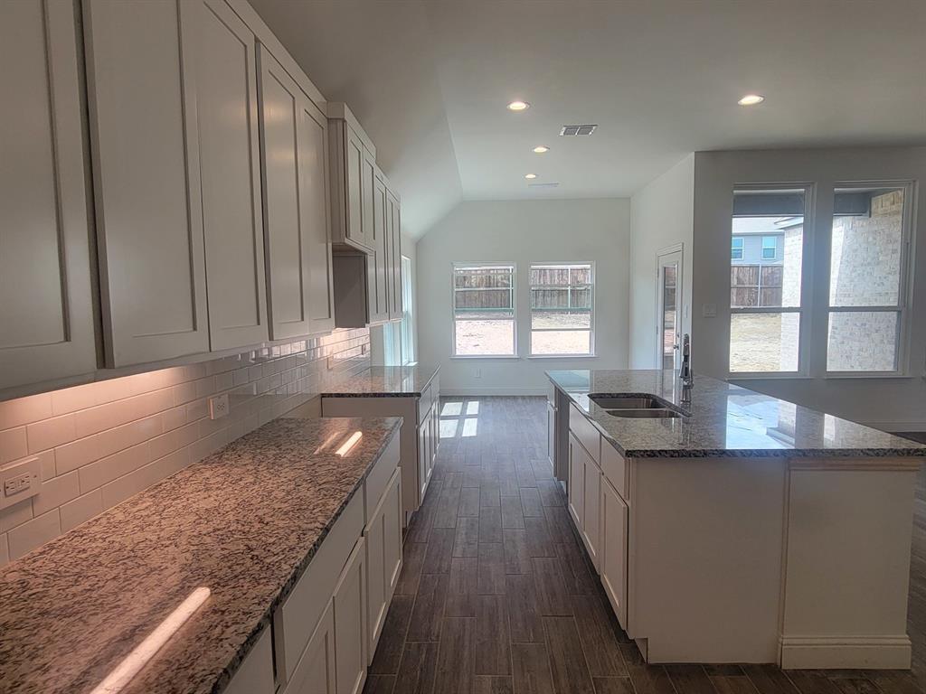 5008 Picasso Road Property Photo 4