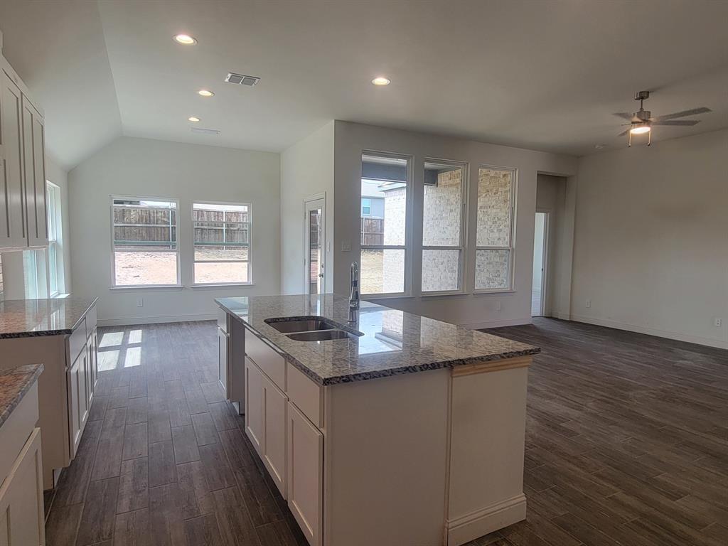 5008 Picasso Road Property Photo 5