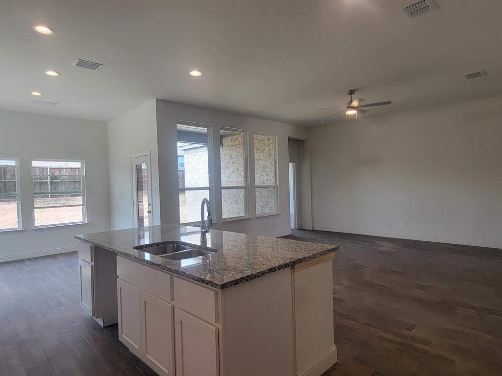 5008 Picasso Road Property Photo 6