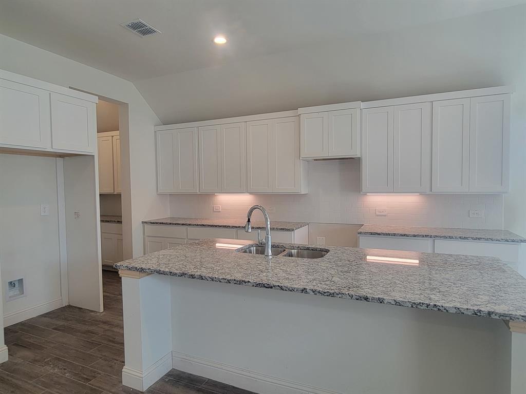 5008 Picasso Road Property Photo 8