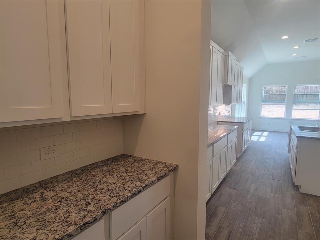 5008 Picasso Road Property Photo 15