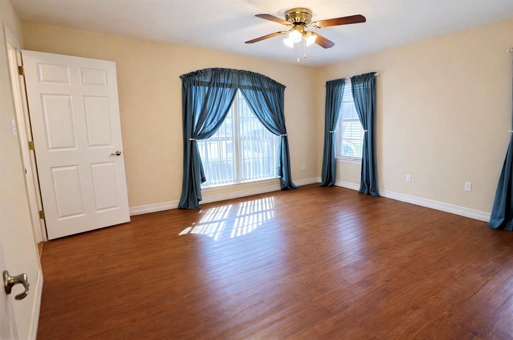1825 Glenway Drive Property Photo 7