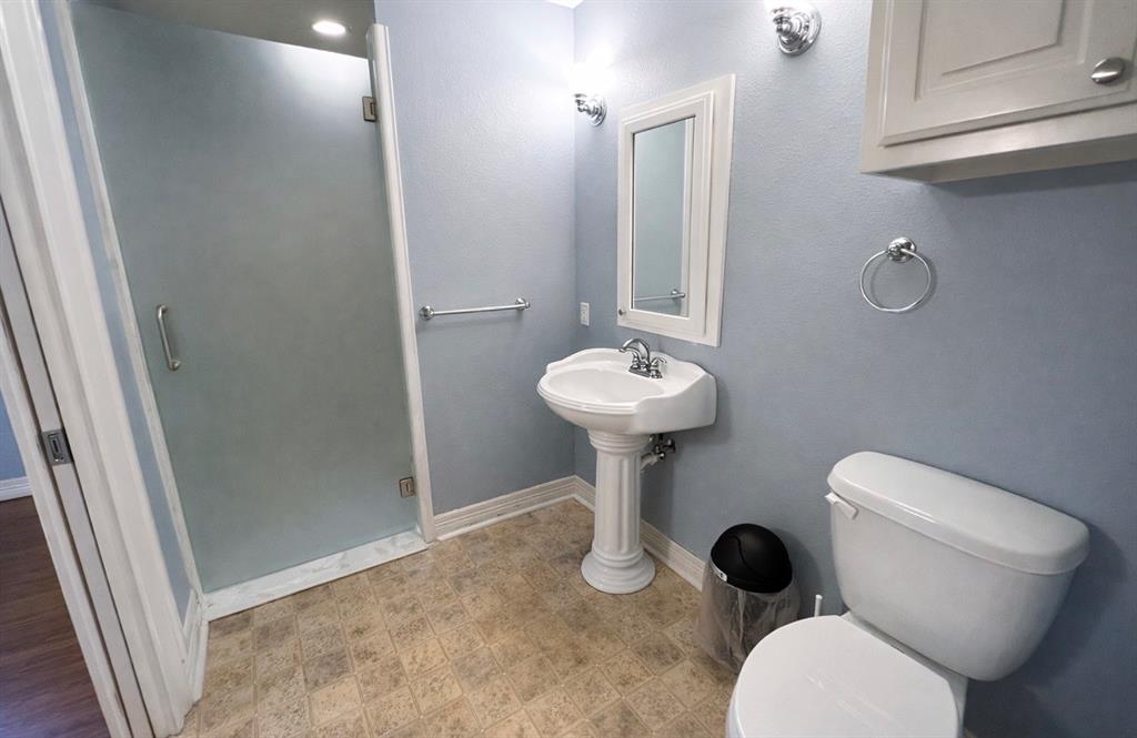 1825 Glenway Drive Property Photo 14