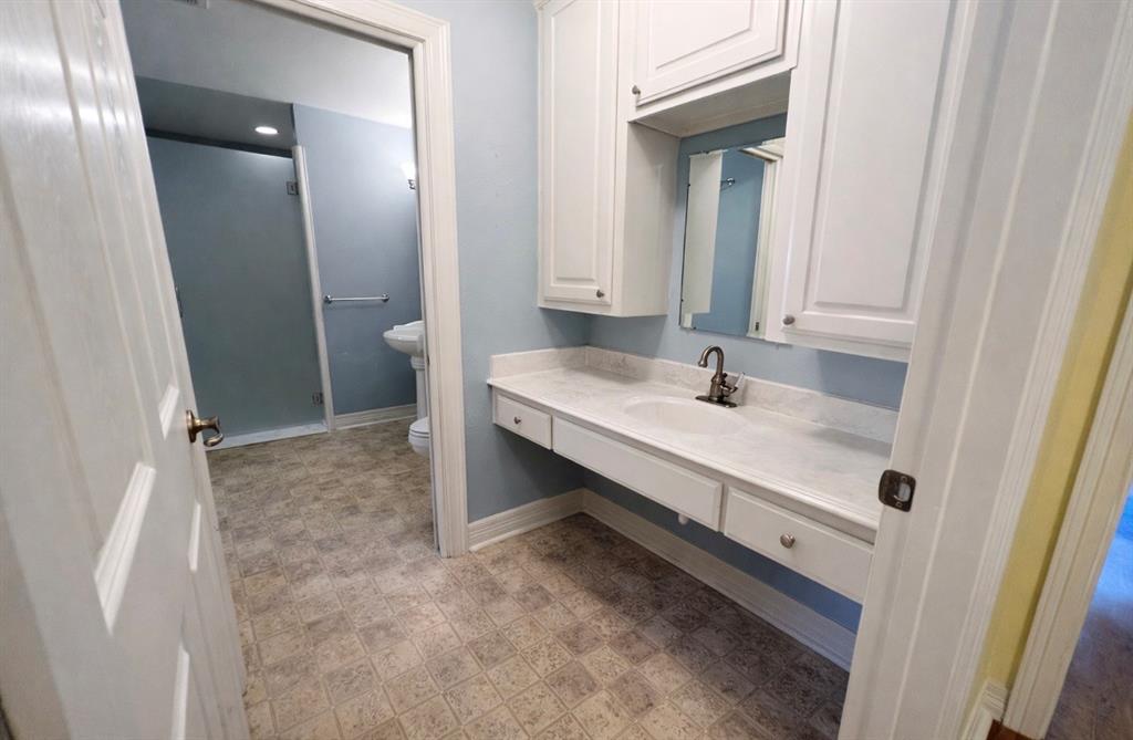 1825 Glenway Drive Property Photo 15