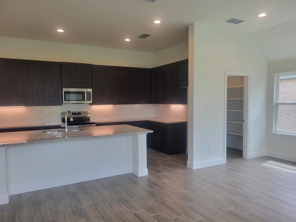 5012 Picasso Road Property Photo 6
