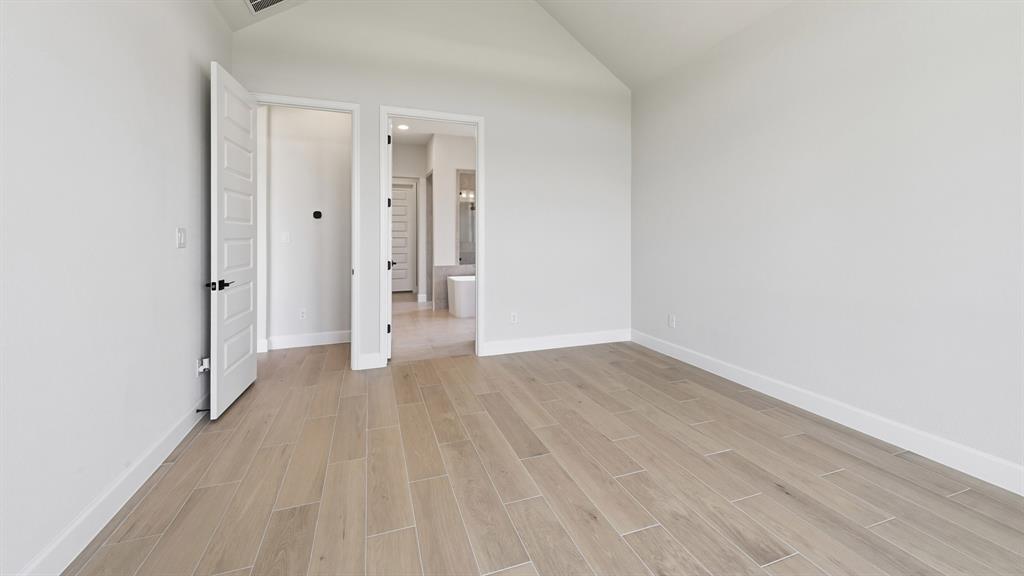 9812 Oak Glade Drive Property Photo 12