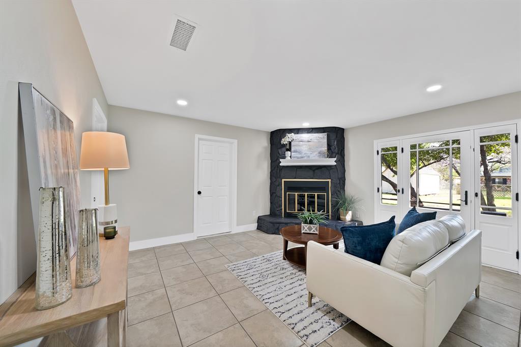 1213 Walker Drive Property Photo 1