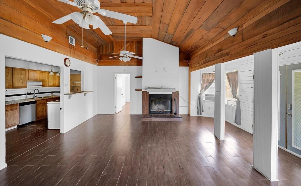 105 County Road 3590 Property Photo 4