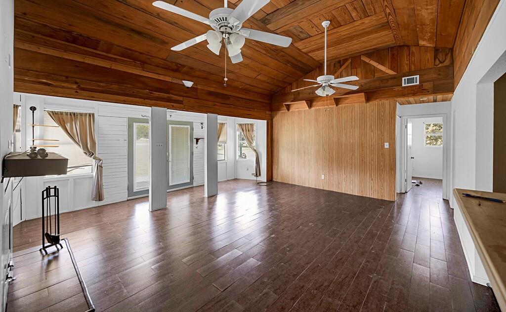 105 County Road 3590 Property Photo 5