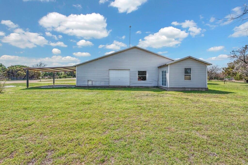 105 County Road 3590 Property Photo 23