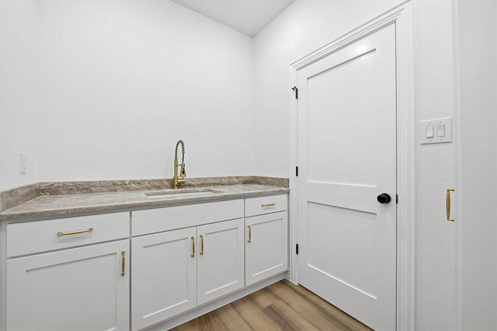 377 Oak Cove Court Property Photo 24