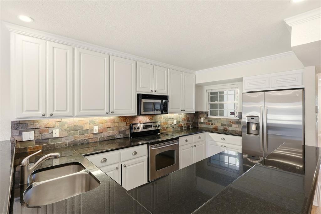 9486 Timberleaf Drive Property Photo 7
