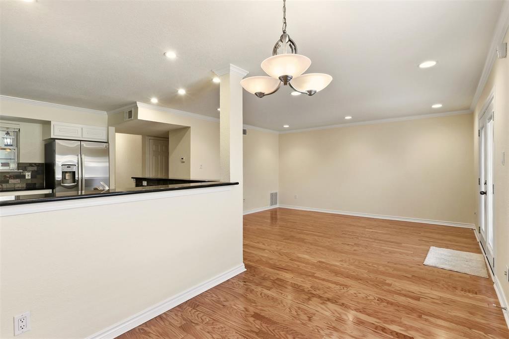 9486 Timberleaf Drive Property Photo 14