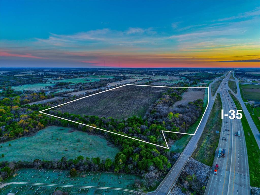 Unk Ih 35 Property Photo 1