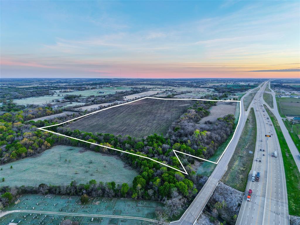 Unk Ih 35 Property Photo 4