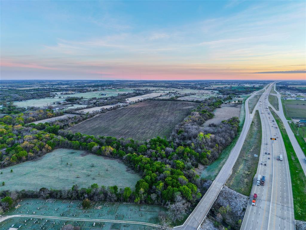 Unk Ih 35 Property Photo 8