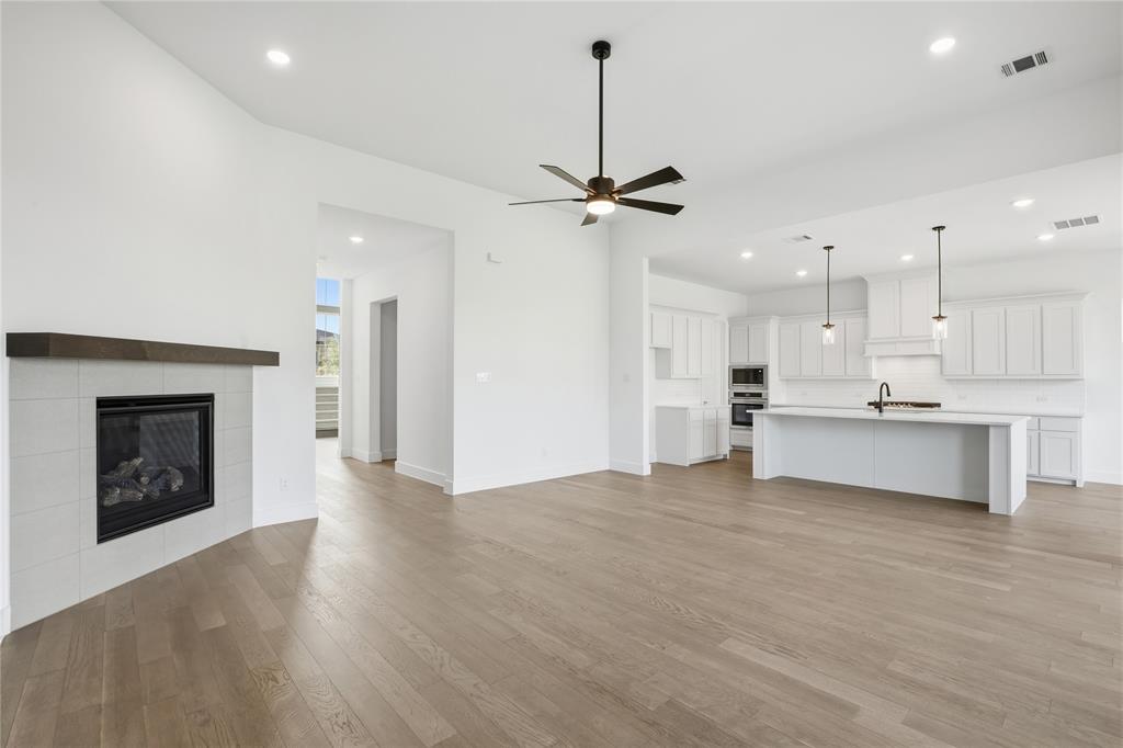 7432 Wayward Wind Way Property Photo 11