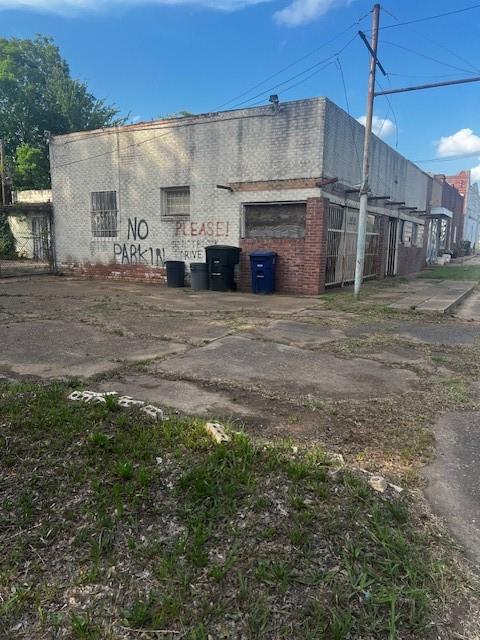 2818 Greenwood Road Property Photo 2