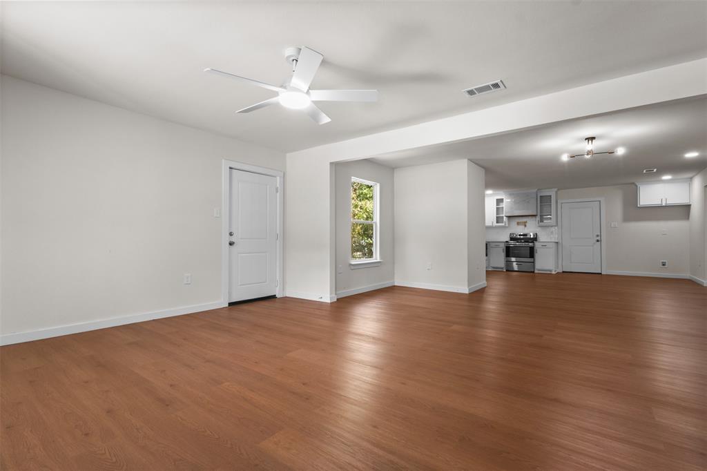513 E Union Bower Road Property Photo 5