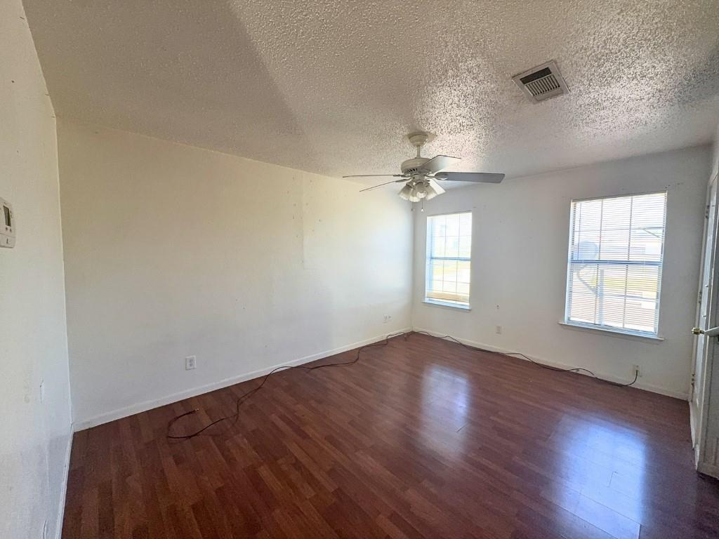 811 W Walnut Street A103 Property Photo 3