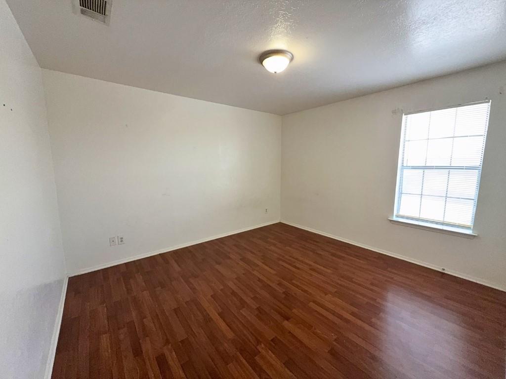 811 W Walnut Street A103 Property Photo 4