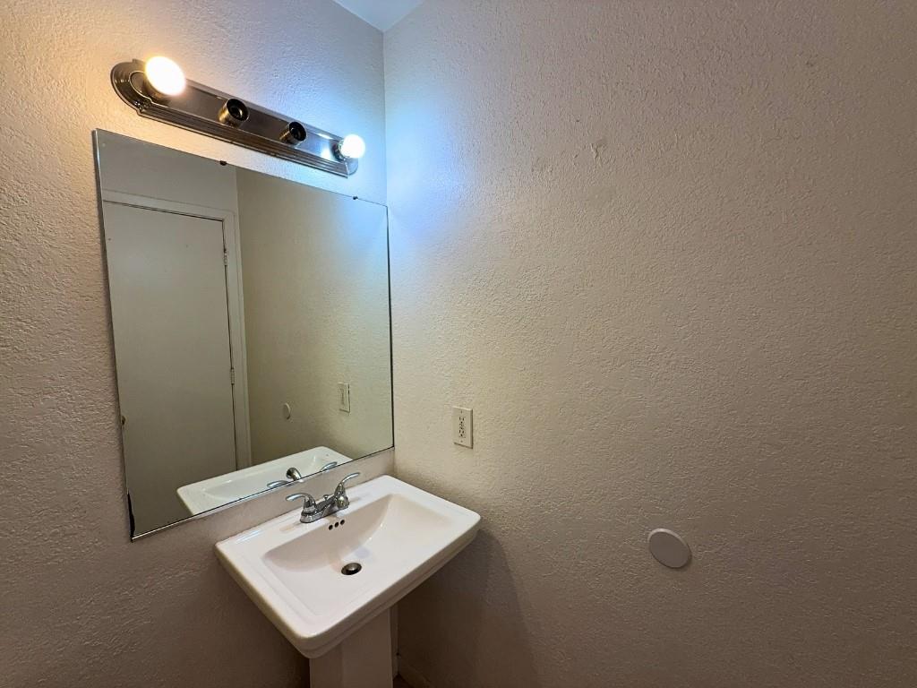 811 W Walnut Street A103 Property Photo 6