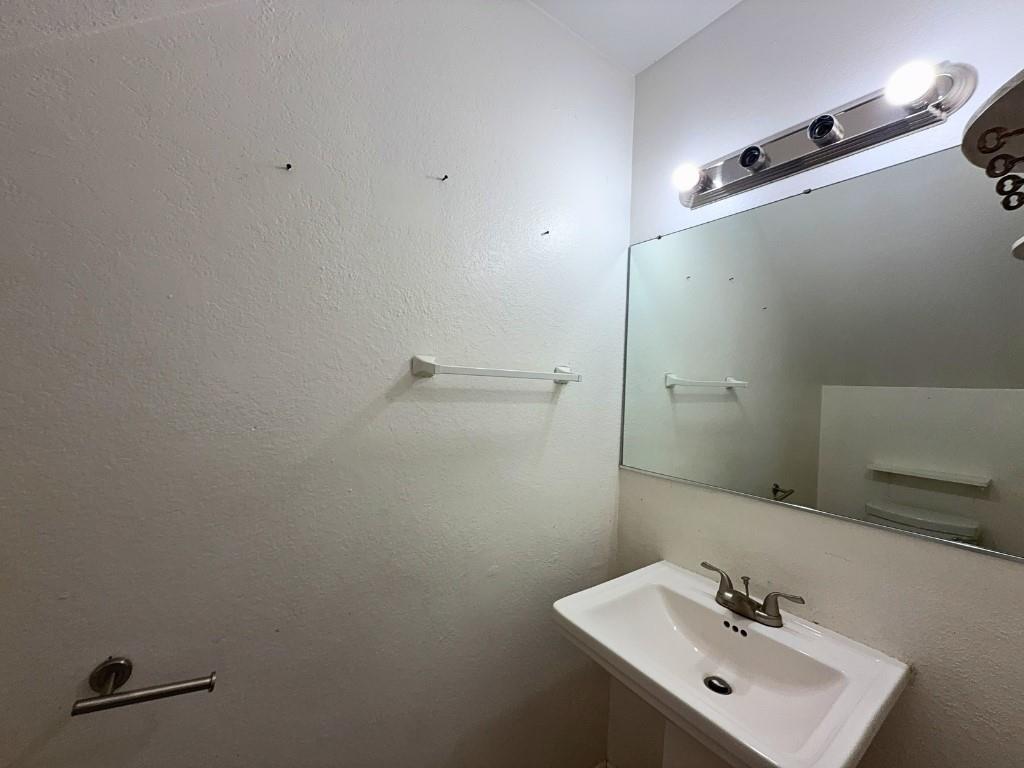 811 W Walnut Street A103 Property Photo 10