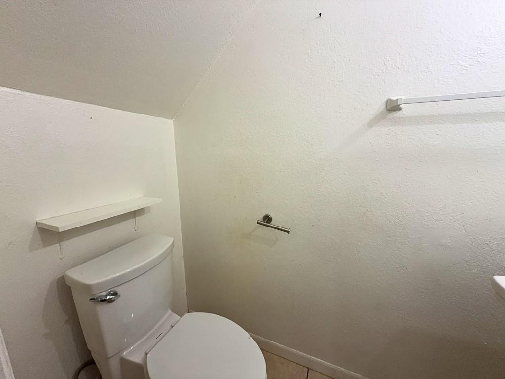 811 W Walnut Street A103 Property Photo 11