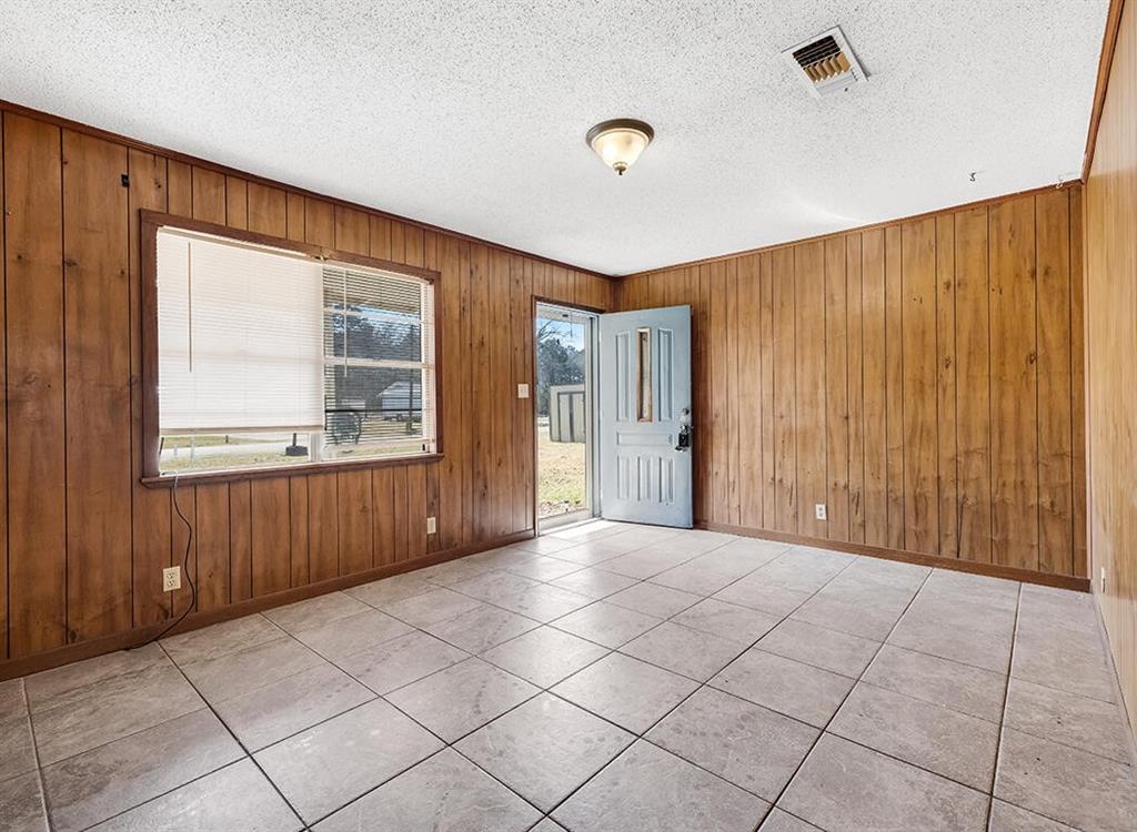 187 Alan Street Property Photo 7