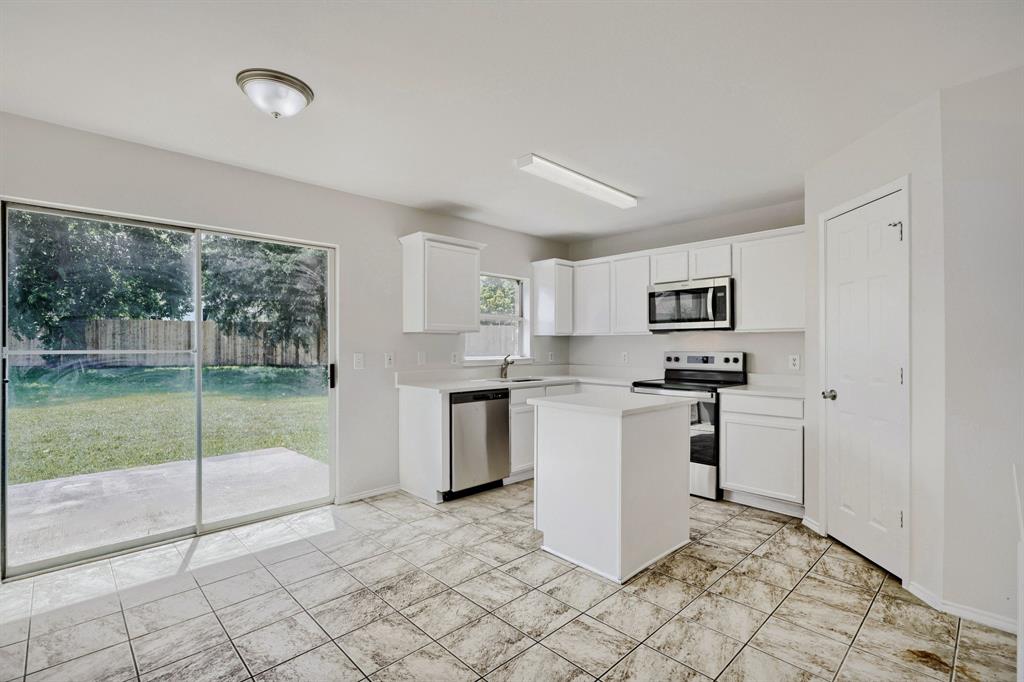 3103 Savoy Court Property Photo 6