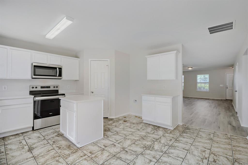 3103 Savoy Court Property Photo 7