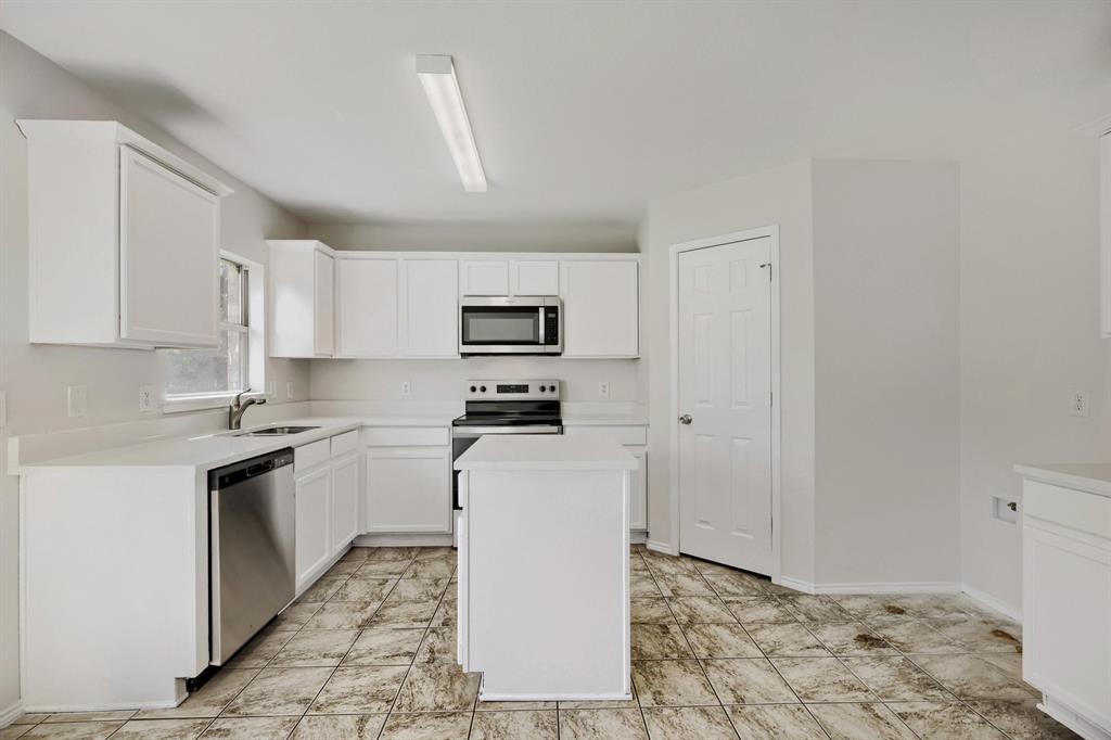 3103 Savoy Court Property Photo 8