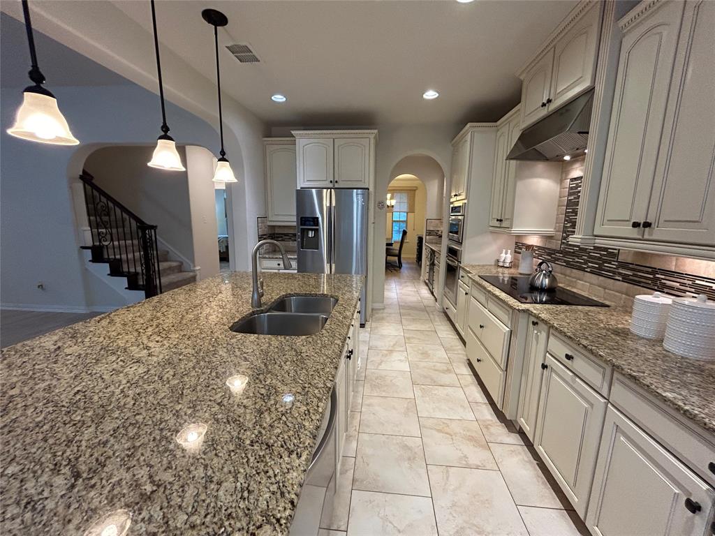 12873 Spring Hill Drive Property Photo 6
