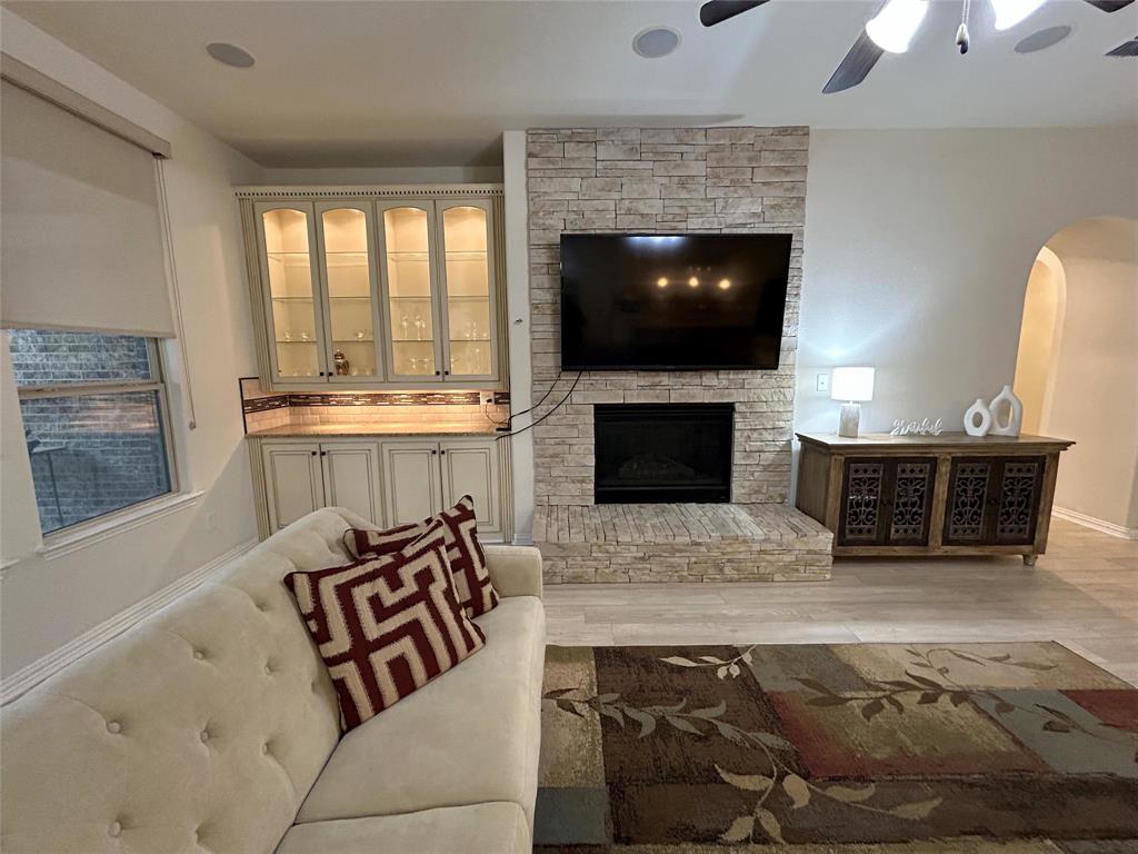 12873 Spring Hill Drive Property Photo 11