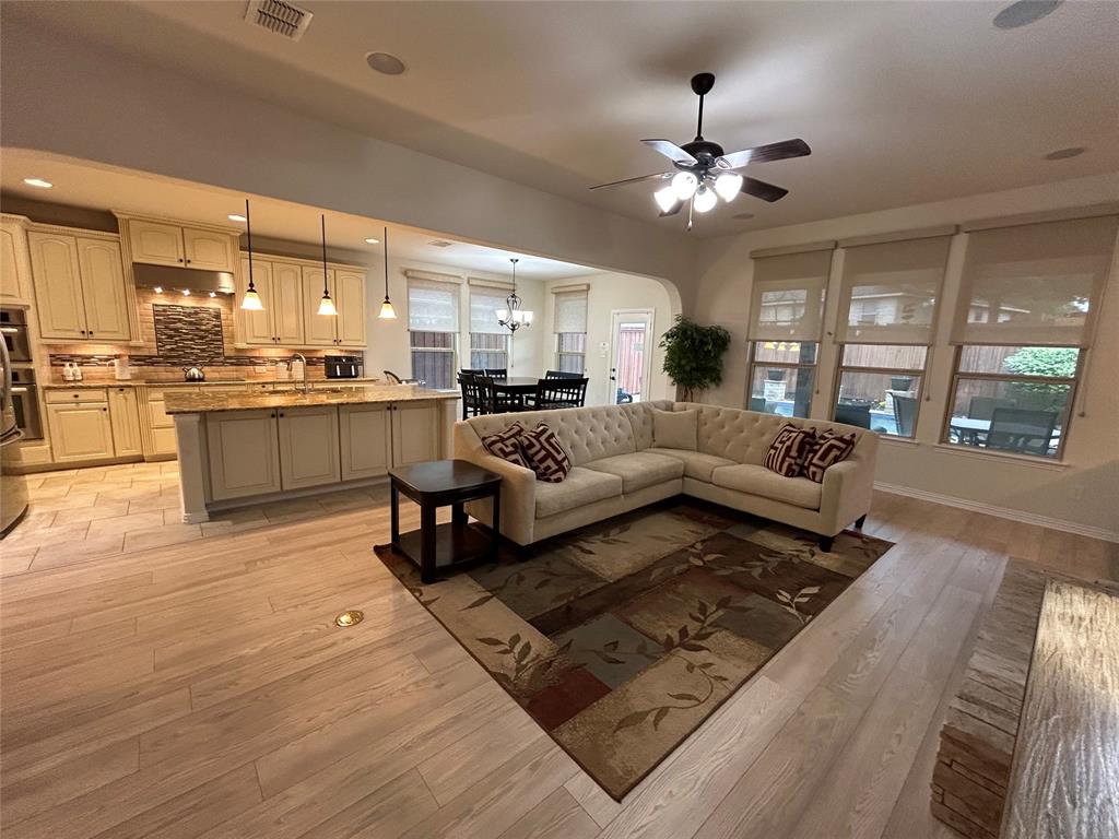 12873 Spring Hill Drive Property Photo 12