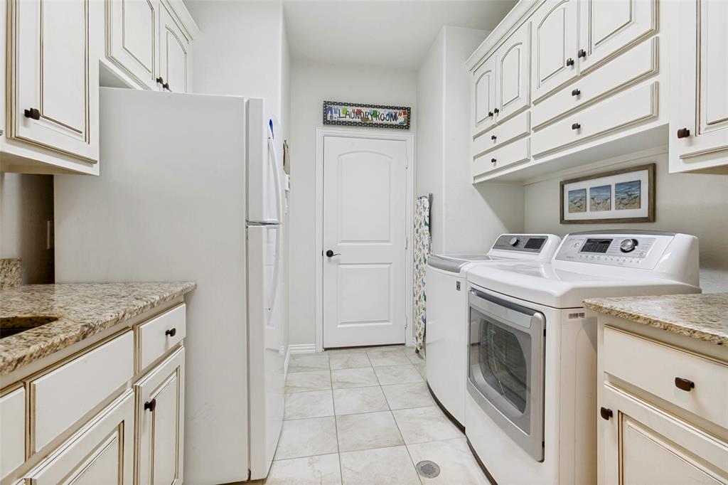 12873 Spring Hill Drive Property Photo 15