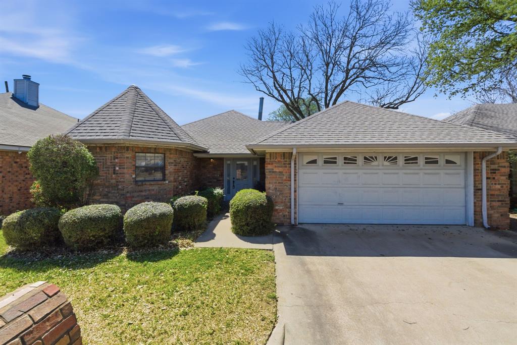 1702 Sully Court Property Photo 2