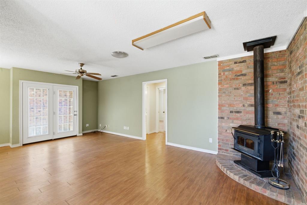 1702 Sully Court Property Photo 3