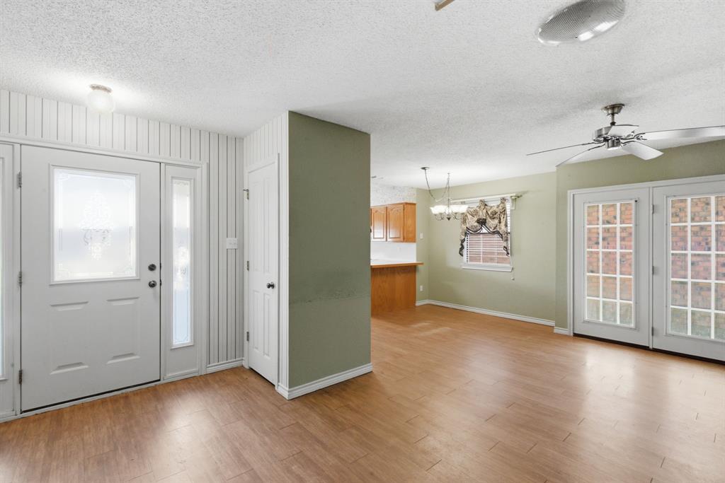 1702 Sully Court Property Photo 4