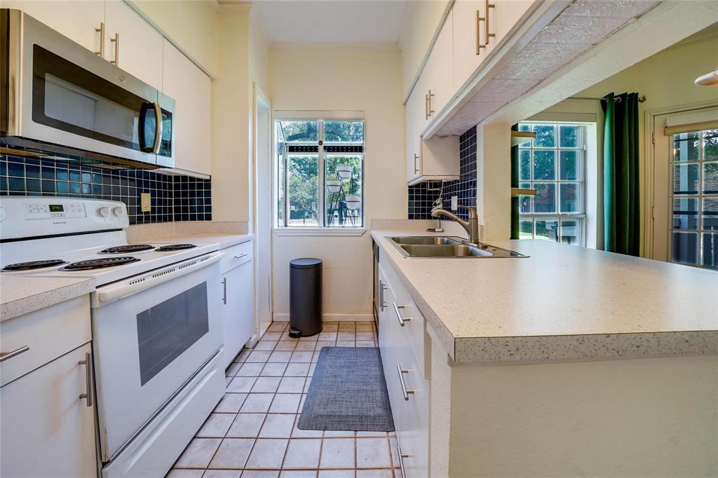 1700 Amelia Court 613 Property Photo 7