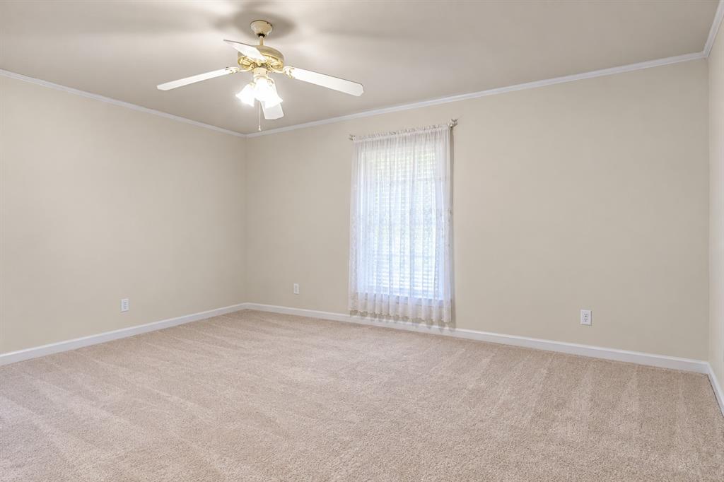 114 Granada Square Property Photo 10