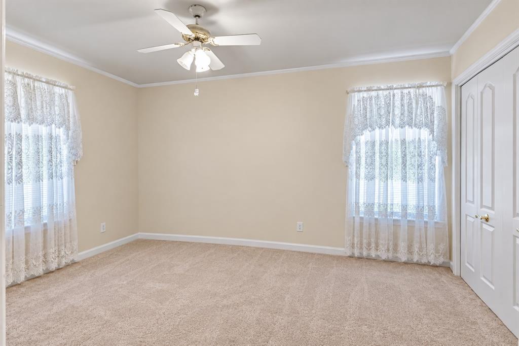 114 Granada Square Property Photo 15