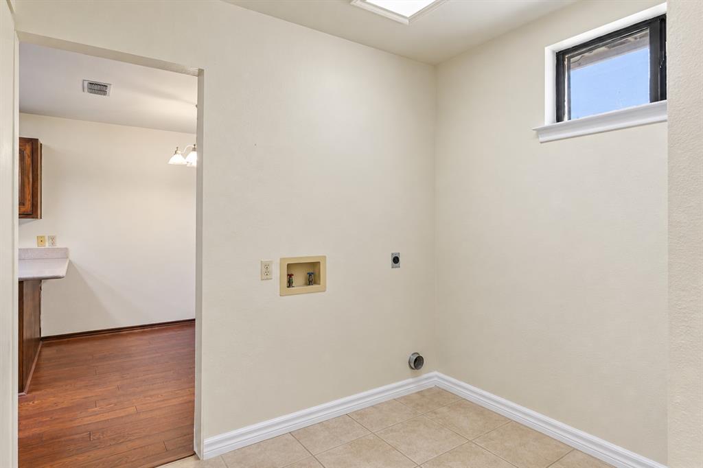 114 Granada Square Property Photo 18