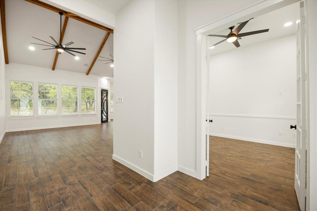 2902 Davis Road Property Photo 4