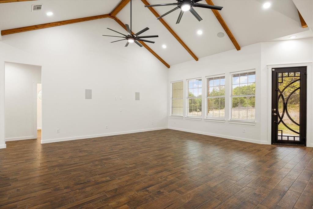 2902 Davis Road Property Photo 9