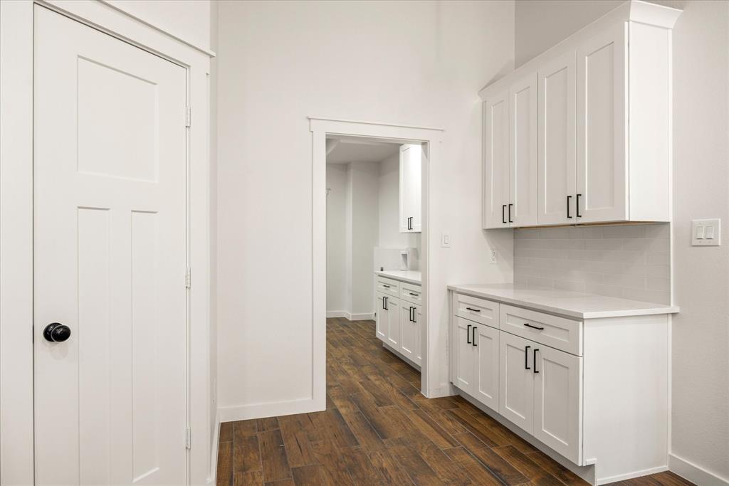 2902 Davis Road Property Photo 16
