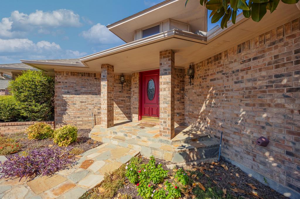 8418 Golf Club Circle Property Photo 1
