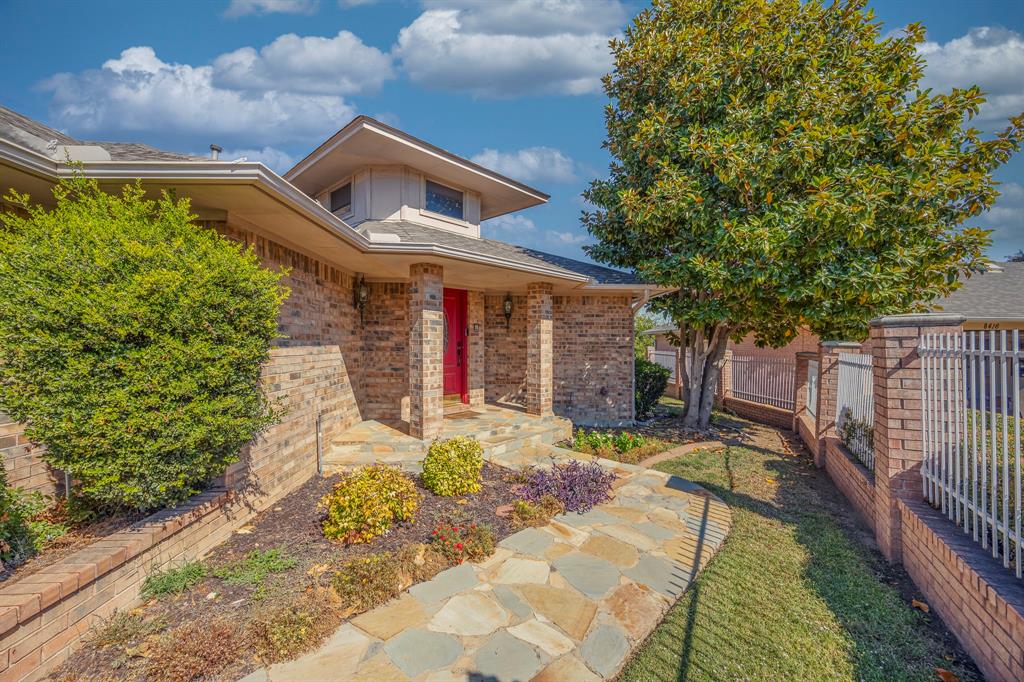 8418 Golf Club Circle Property Photo 2